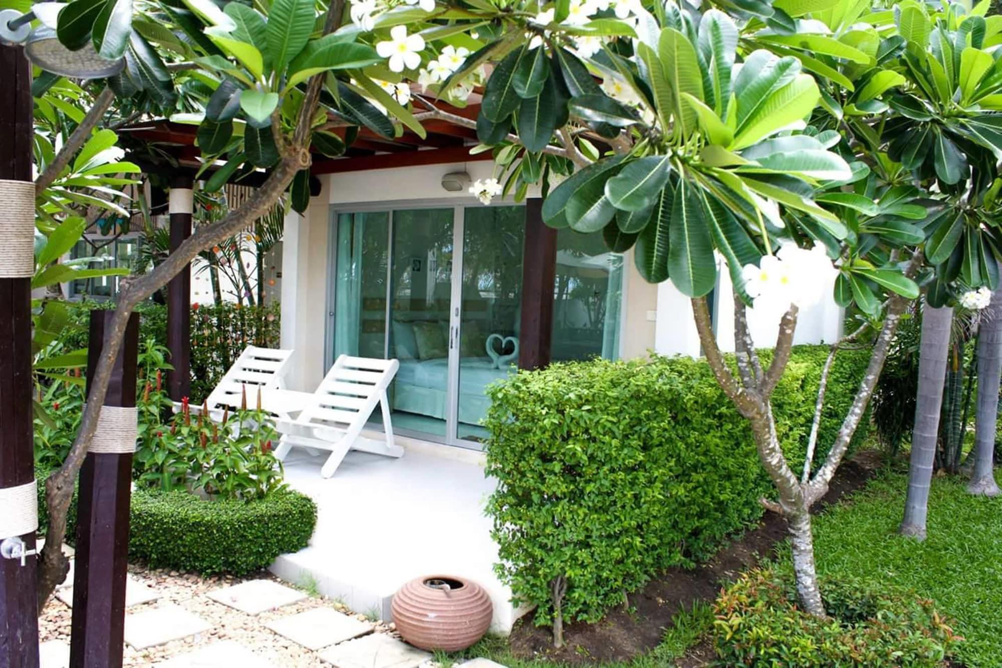 Chez Nous Boutique Resort Haad Chao Samran Exterior photo
