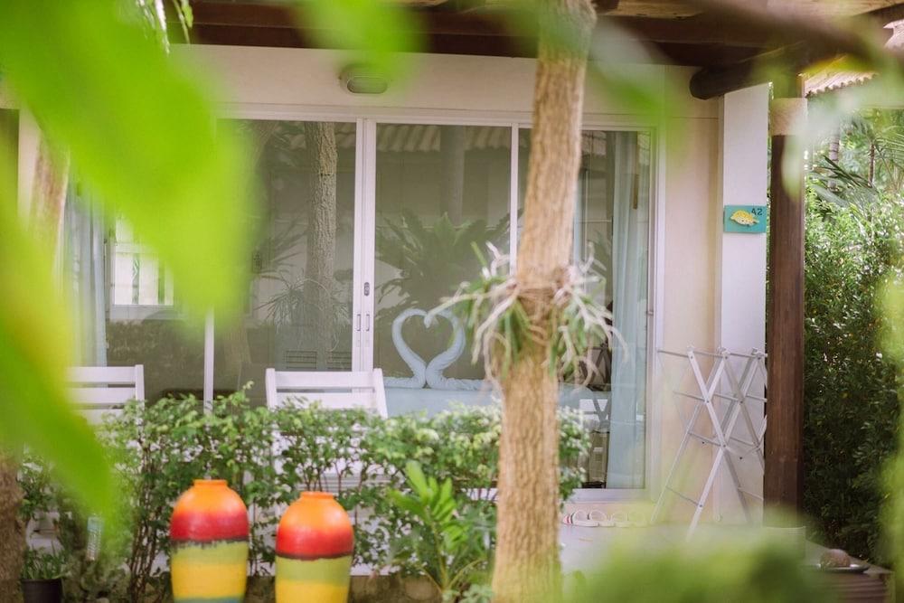Chez Nous Boutique Resort Haad Chao Samran Exterior photo