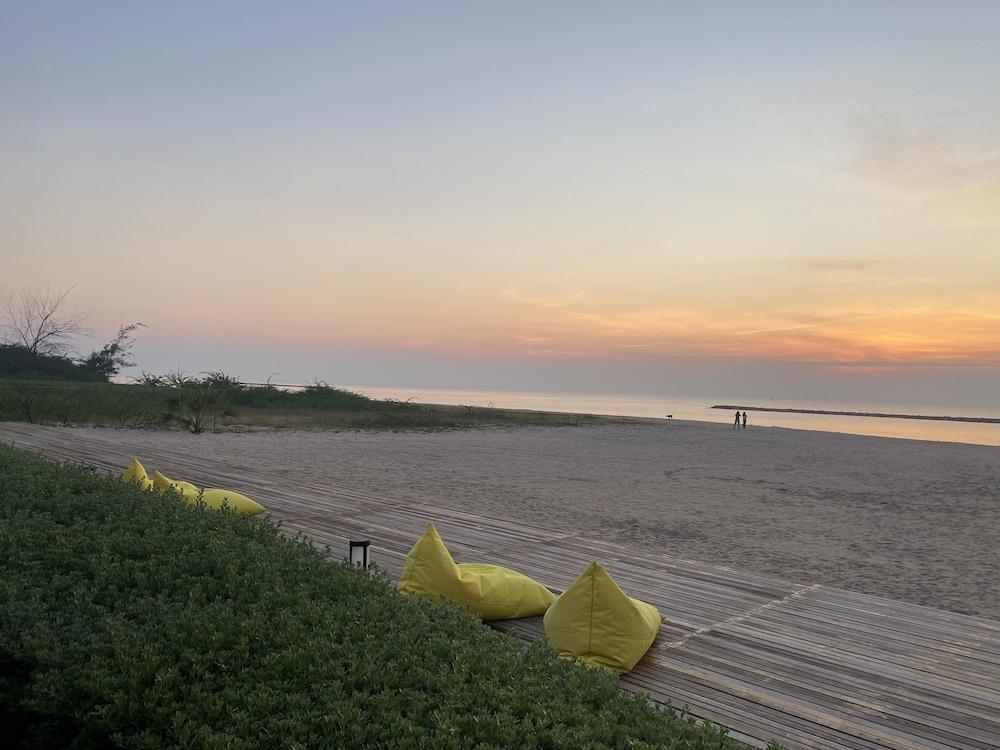 Chez Nous Boutique Resort Haad Chao Samran Exterior photo