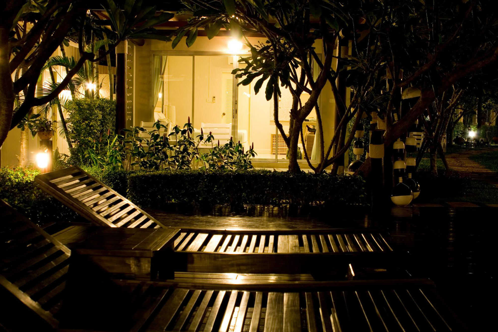 Chez Nous Boutique Resort Haad Chao Samran Exterior photo