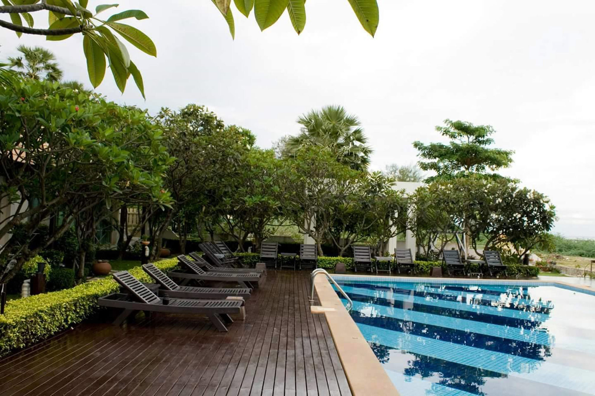 Chez Nous Boutique Resort Haad Chao Samran Exterior photo