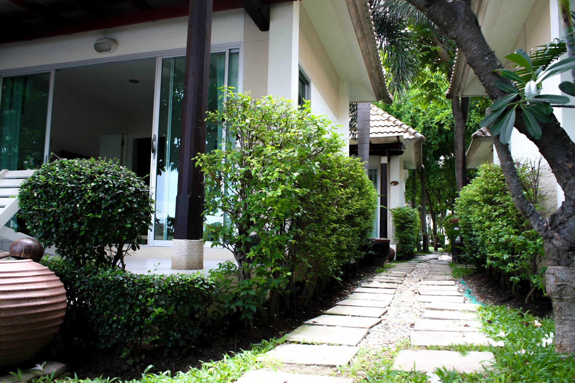 Chez Nous Boutique Resort Haad Chao Samran Exterior photo