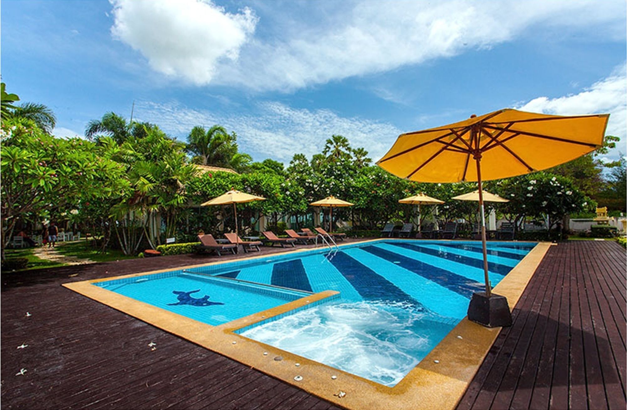 Chez Nous Boutique Resort Haad Chao Samran Exterior photo
