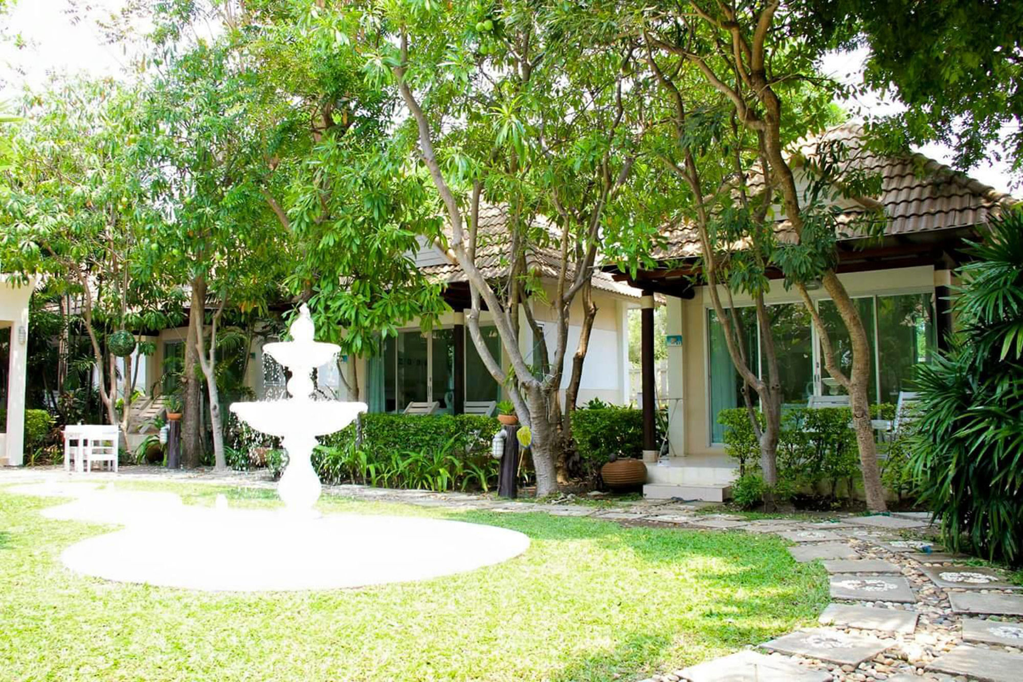 Chez Nous Boutique Resort Haad Chao Samran Exterior photo