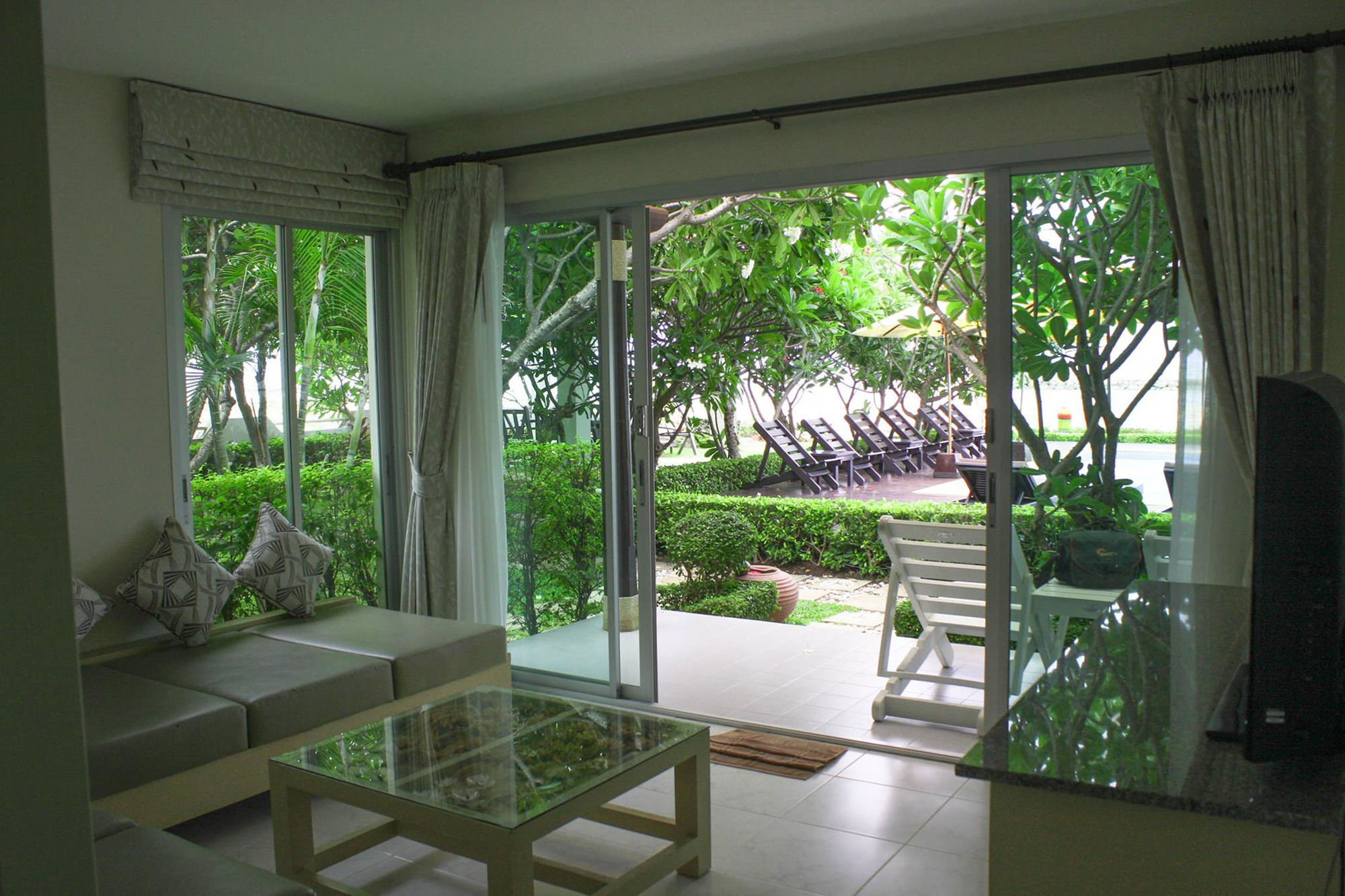 Chez Nous Boutique Resort Haad Chao Samran Exterior photo