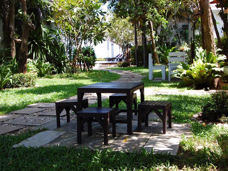 Chez Nous Boutique Resort Haad Chao Samran Exterior photo