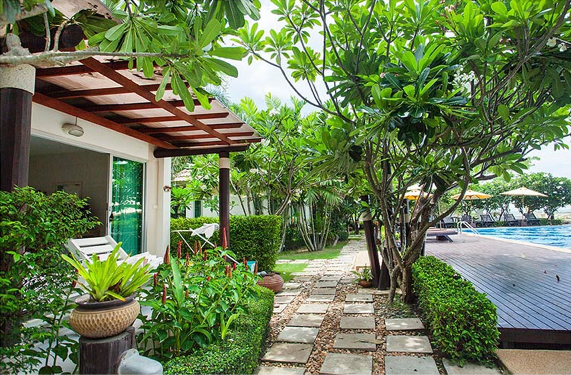 Chez Nous Boutique Resort Haad Chao Samran Exterior photo
